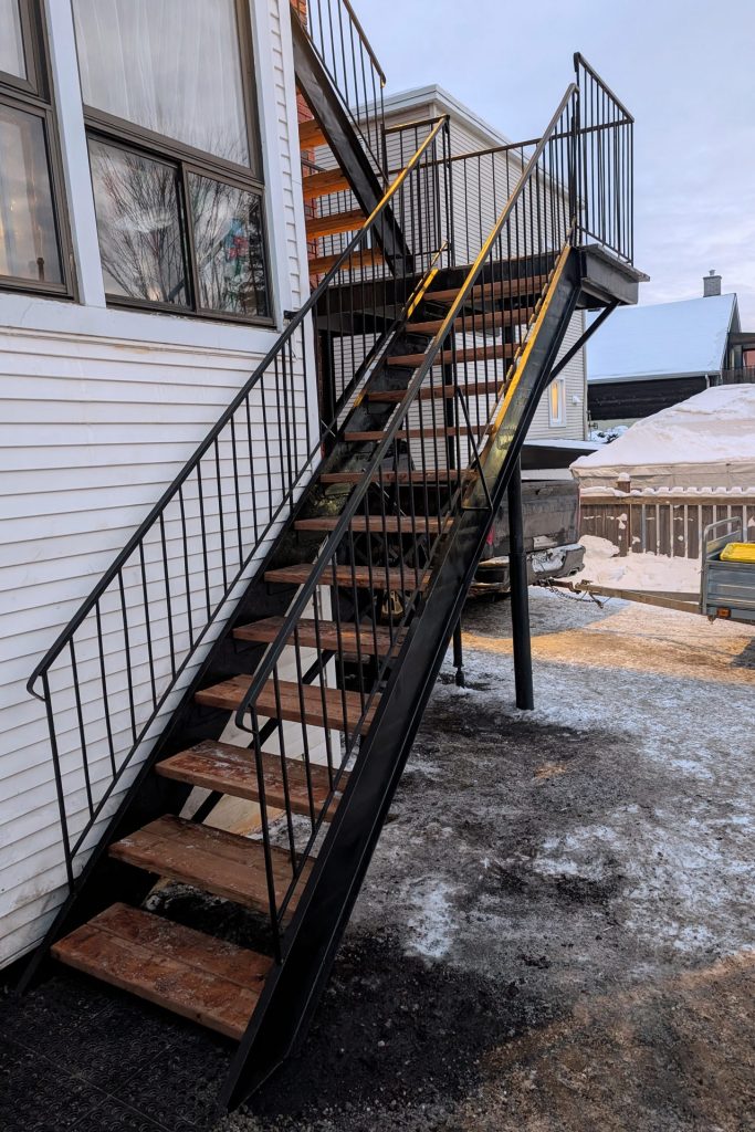 Garde-corps d'escalier en acier fabriqué sur mesure